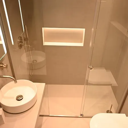 Brand New 3bedroom Athenian Flat In Koukaki *